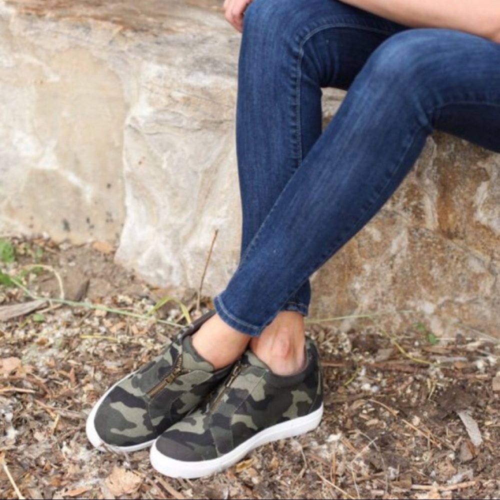 CLEARANCE-FIRM‼️5🌟Dex Camo Sneakers - Picture 2 of 7